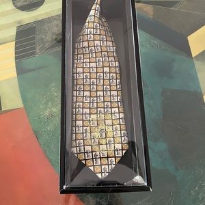 Beautiful in the box tie chess figures 100% silk